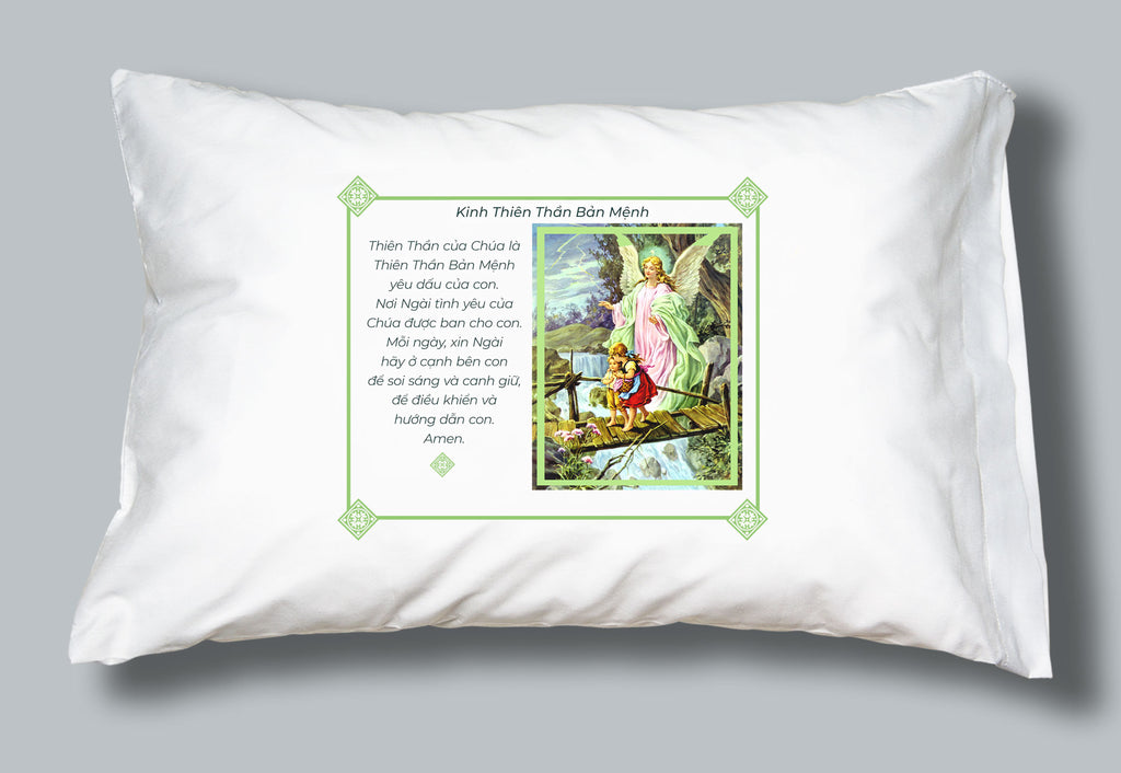 White pillowcase with image of an angel and the words of the guardian angel prayer in Vietnamese.